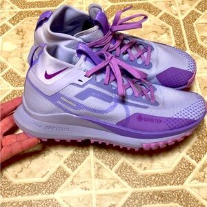 Nike React Pegas 4 trail running shoes-waterproof! Practically brand new 💜 Sz 8